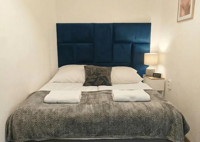 Cozy 3br With Living Near Belvedere Palace דירה *